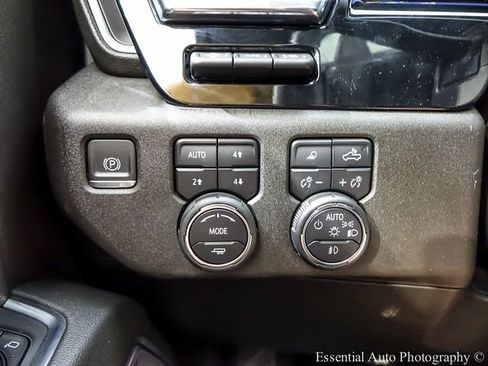 Used 2024 Chevrolet Silverado 1500 High Country w/ High Country Premium Package AWD/4WD image 22