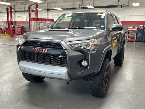 Used 2019 Toyota 4Runner TRD Off-Road AWD/4WD image 5