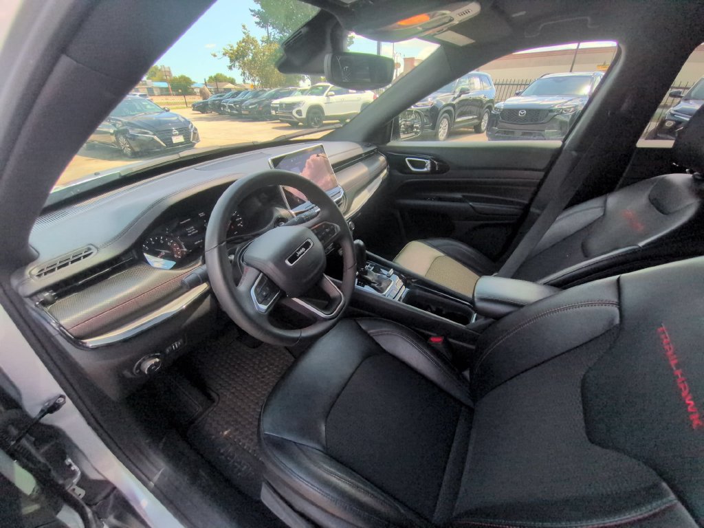 Used 2025 Jeep Compass Trailhawk AWD/4WD image 15