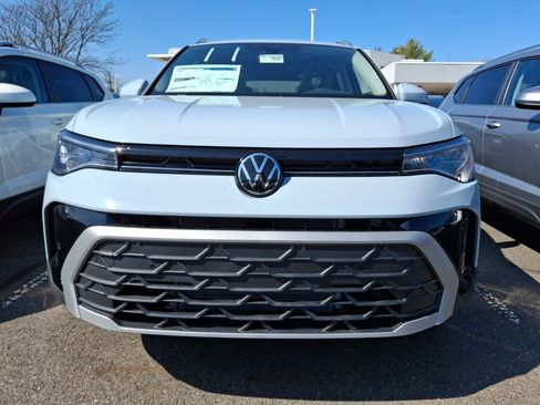 New 2026 Volkswagen Taos SE AWD/4WD image 2