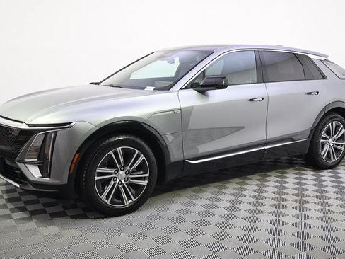 Certified 2024 Cadillac Lyriq Luxury AWD/4WD image 2