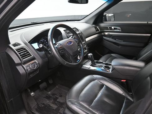 Certified 2019 Ford Explorer XLT w/ Equipment Group 202A image 19