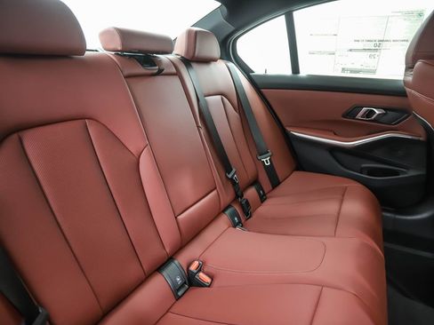 Used 2025 BMW 330i xDrive Sedan w/ Convenience Package image 27