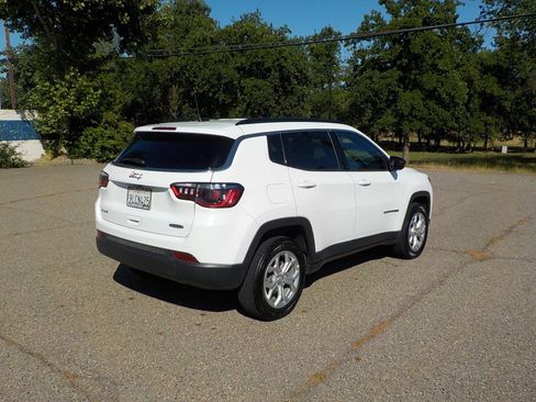 Used 2024 Jeep Compass Latitude image 5