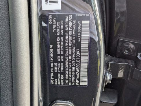 Certified 2025 Porsche Macan image 30