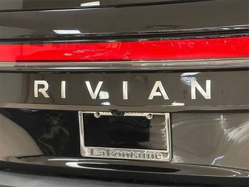 Used 2023 Rivian R1S Launch Edition image 8