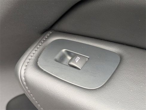 Used 2025 Volvo XC60 B5 Plus image 37