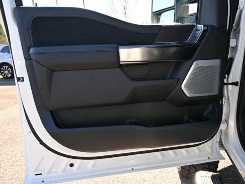 Used 2026 Ford F450 Platinum w/ FX4 Off-Road Package image 16