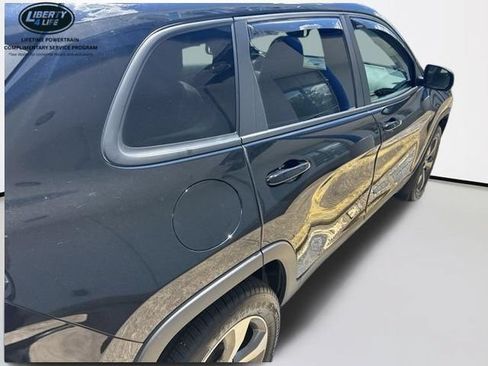 Used 2022 Jeep Cherokee Limited AWD/4WD image 4