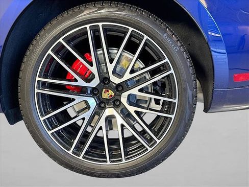 Certified 2024 Porsche Macan GTS AWD/4WD image 24