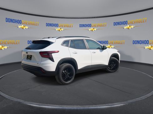 New 2026 Chevrolet Trax LT w/ Midnight Edition FWD image 8