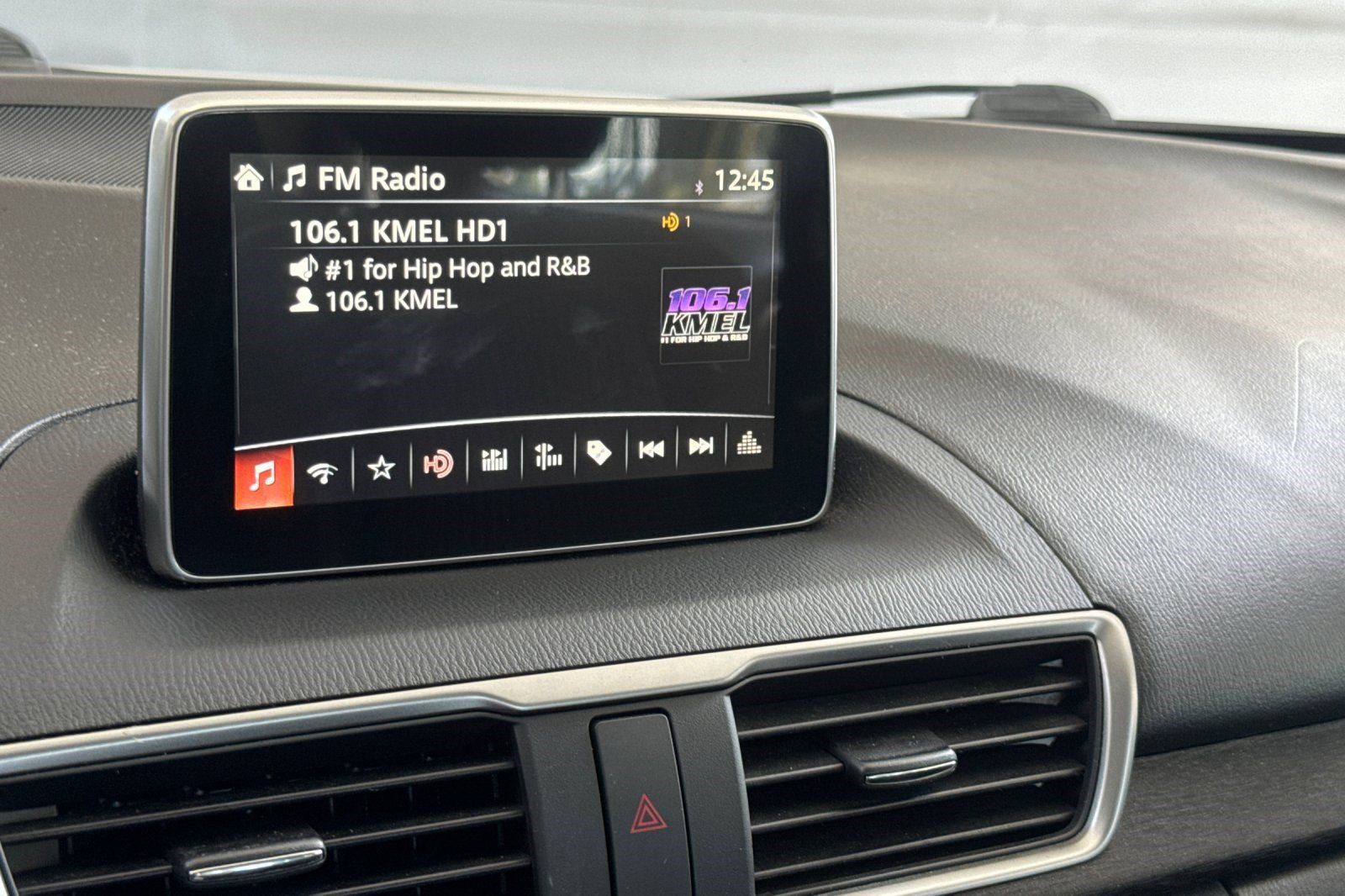 Used 2014 MAZDA MAZDA3 i Touring w/ Technology Package FWD image 23
