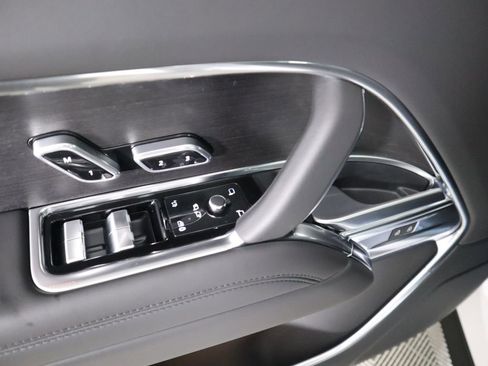 New 2026 Land Rover Range Rover Long Wheelbase SE image 25