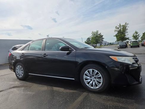 Used 2012 Toyota Camry LE FWD image 3