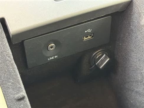 Used 2018 Ford Taurus SE image 23