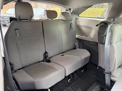 Used 2023 Toyota Sienna LE AWD/4WD image 12