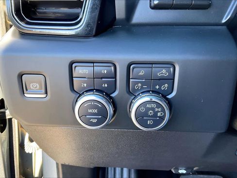 Used 2024 GMC Sierra 2500 AT4 w/ AT4 Premium Plus Package image 33