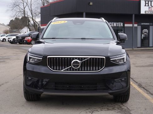 Used 2023 Volvo XC40 B5 Plus image 2