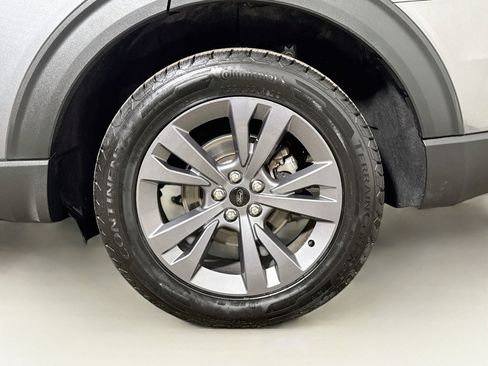 Used 2022 Ford Explorer XLT w/ Equipment Group 202A AWD/4WD image 29