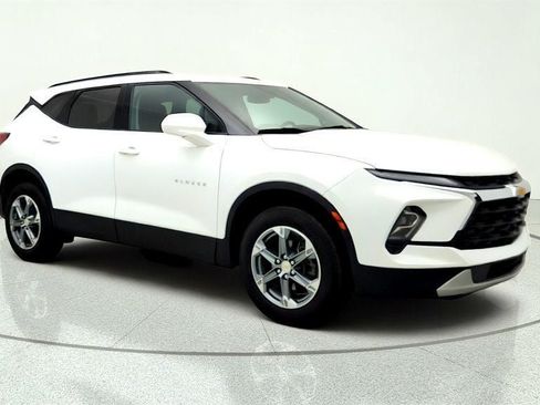 Used 2024 Chevrolet Blazer LT w/ Convenience Package FWD image 3