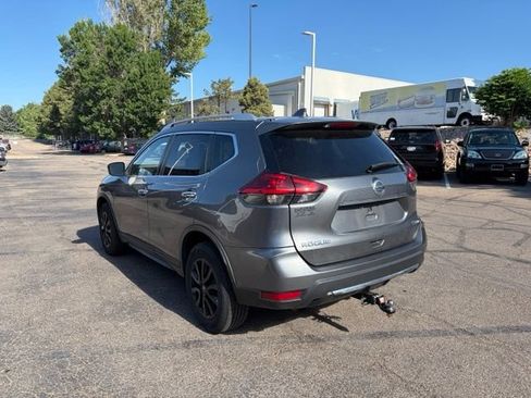 Used 2017 Nissan Rogue SV AWD/4WD image 3