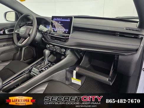 New 2026 Jeep Compass Latitude image 30