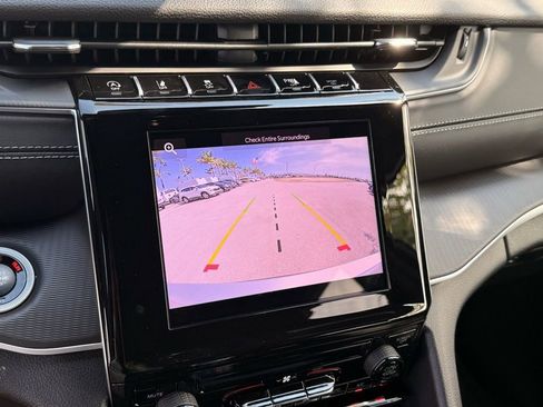 New 2026 Jeep Grand Cherokee L Laredo image 13