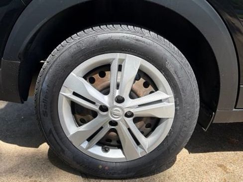 Used 2023 Nissan Kicks S FWD image 12