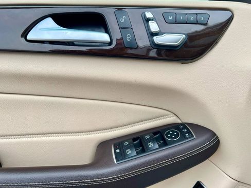 Used 2017 Mercedes-Benz GLS 450 4MATIC image 39