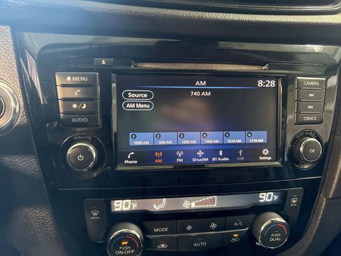 Used 2019 Nissan Rogue SV image 24