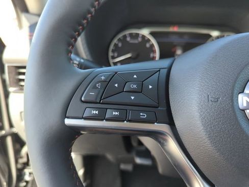 Used 2025 Nissan Sentra SR w/ SR Premium Package image 37