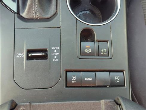 Used 2022 Toyota Highlander L FWD image 19