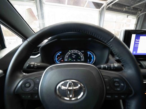 Used 2023 Toyota RAV4 SE image 16