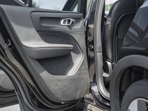 Certified 2025 Volvo XC40 B5 Plus AWD/4WD image 38
