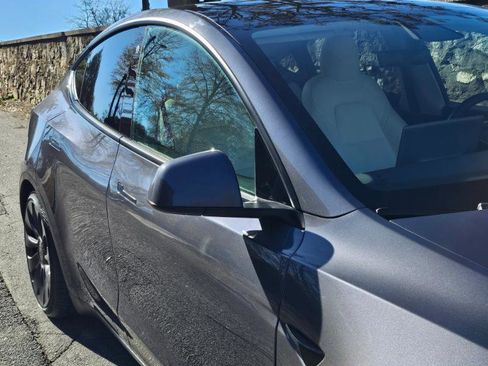 Used 2022 Tesla Model Y Performance image 13