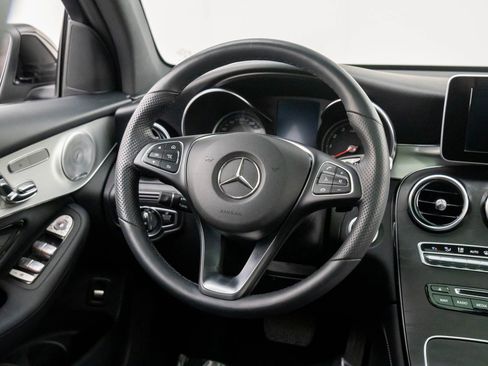 Used 2019 Mercedes-Benz GLC 300 4MATIC image 10