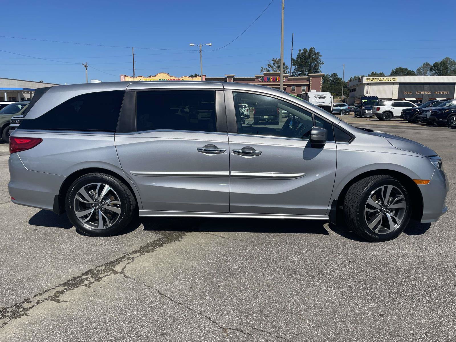 Certified 2024 Honda Odyssey Touring image 2