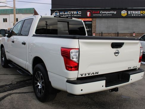 Certified 2022 Nissan Titan SV w/ SV Convenience Package image 3