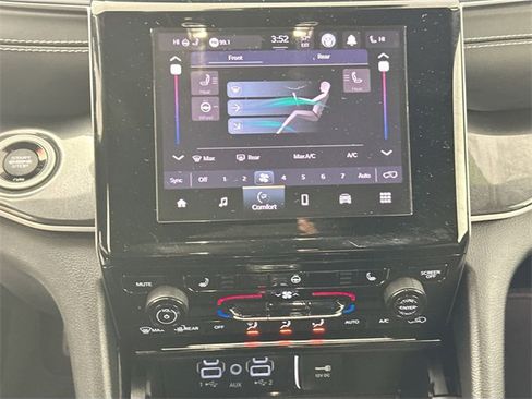 Used 2023 Jeep Grand Cherokee L Laredo image 14