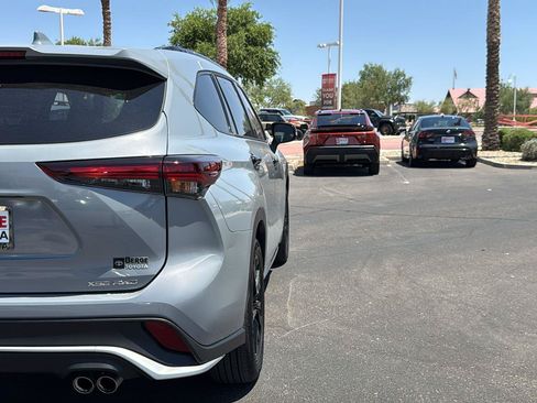 Certified 2025 Toyota Highlander XSE AWD/4WD image 8