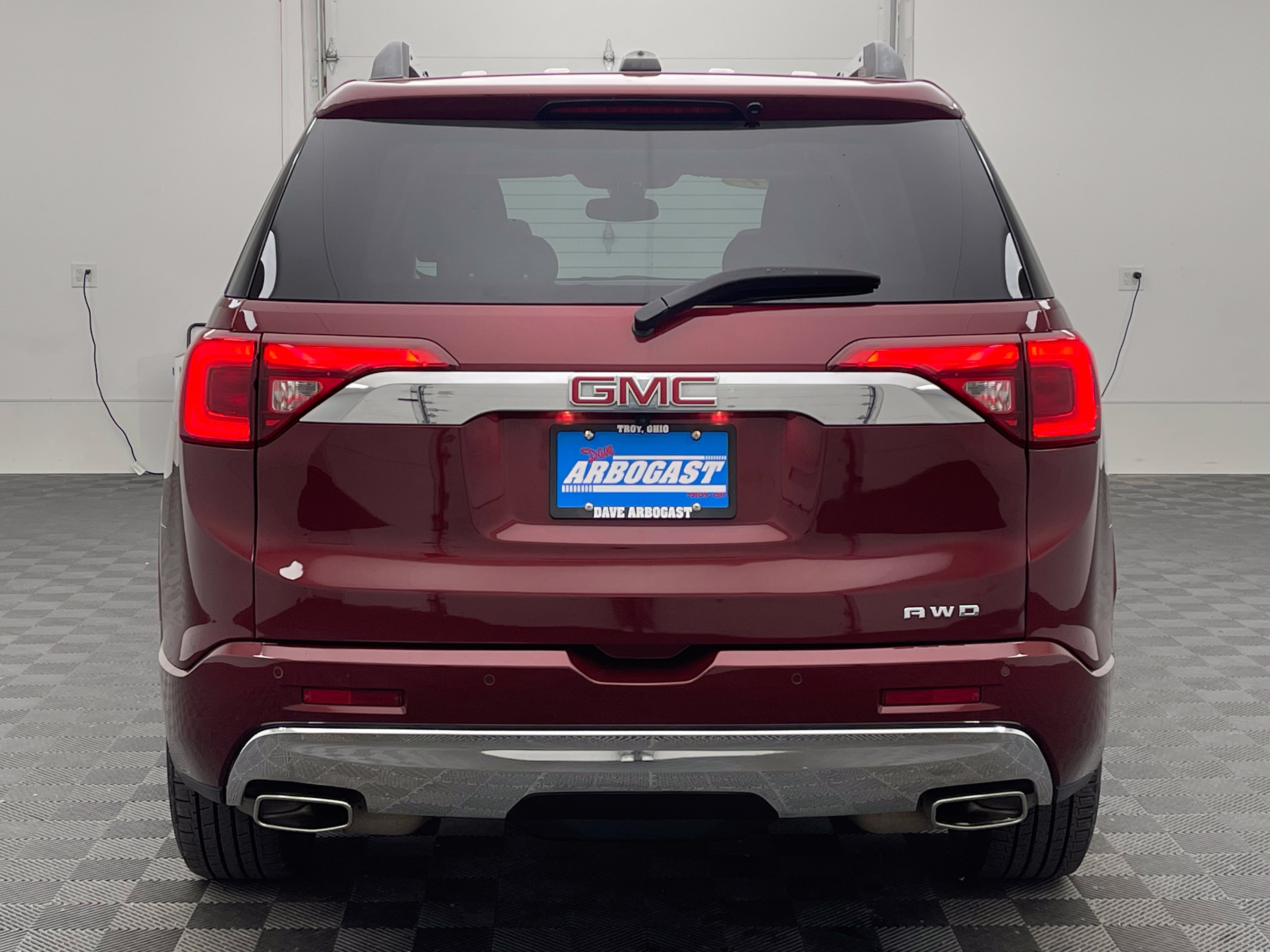 Used 2017 GMC Acadia Denali w/ Technology Package AWD/4WD image 10