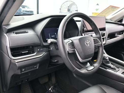 Used 2024 Toyota Grand Highlander FWD image 15