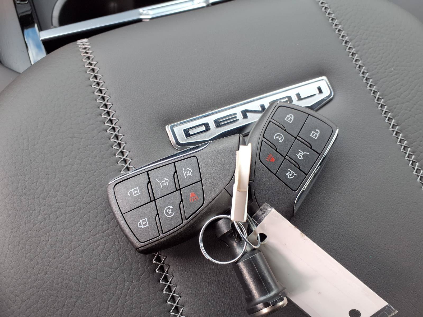 New 2026 GMC Yukon Denali w/ Sun & Power Step Package AWD/4WD image 13