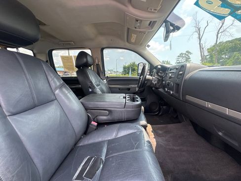 Used 2014 Chevrolet Silverado 2500 LT w/ Custom Sport Truck Package AWD/4WD image 8