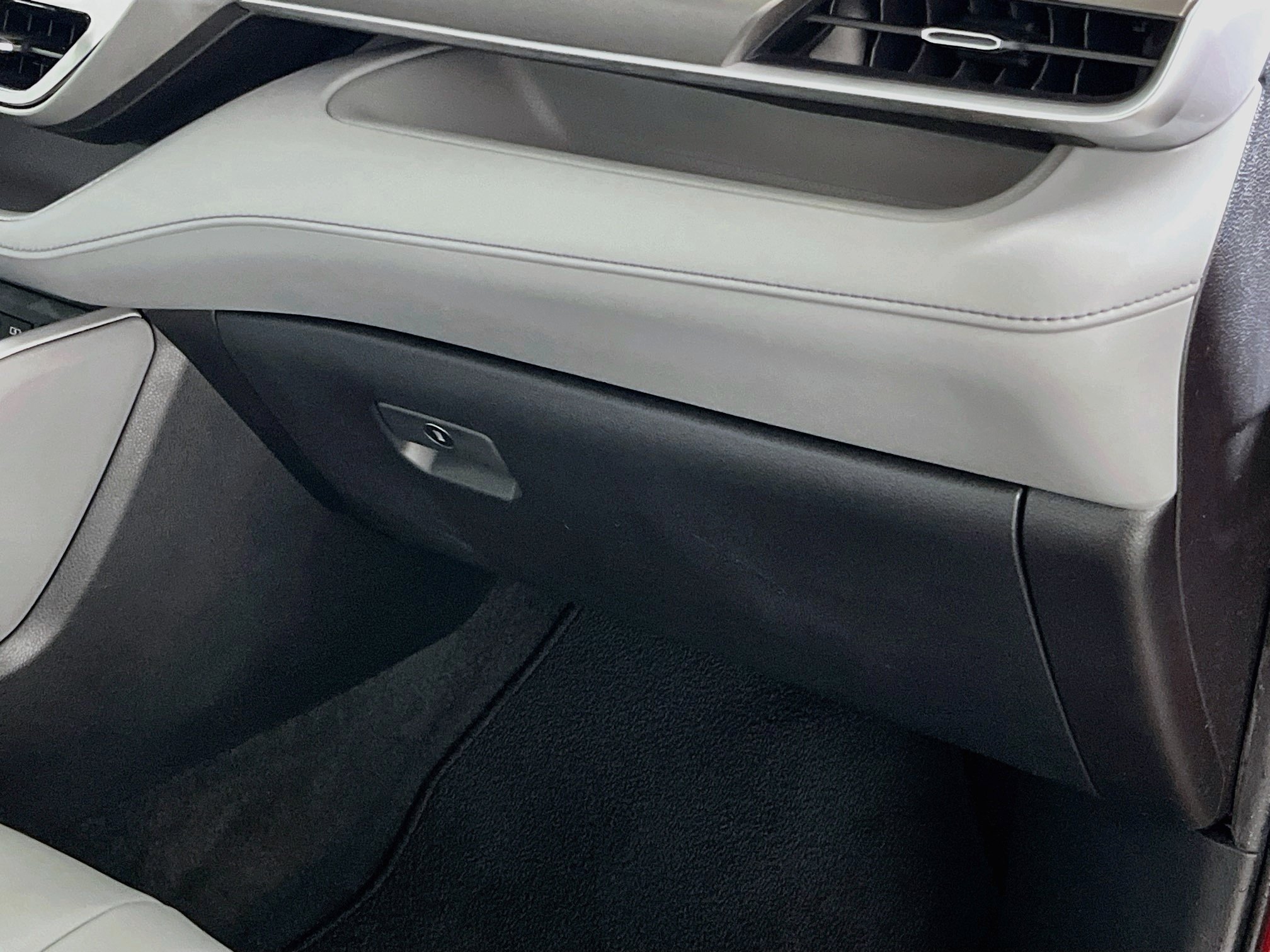 Used 2022 Toyota Highlander XLE FWD image 34