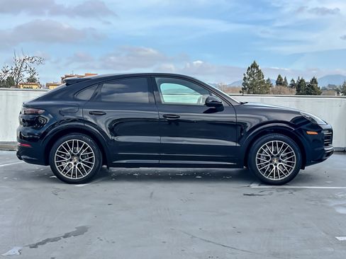 Used 2022 Porsche Cayenne Coupe image 9