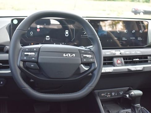 New 2025 Kia K4 EX image 16