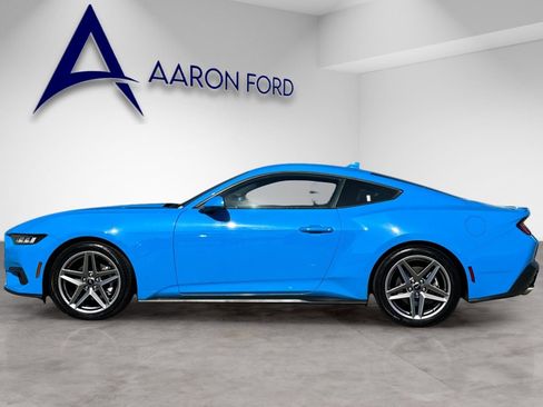 Used 2024 Ford Mustang Premium image 3