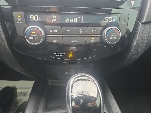 Used 2018 Nissan Rogue SV w/ Premium Package image 22