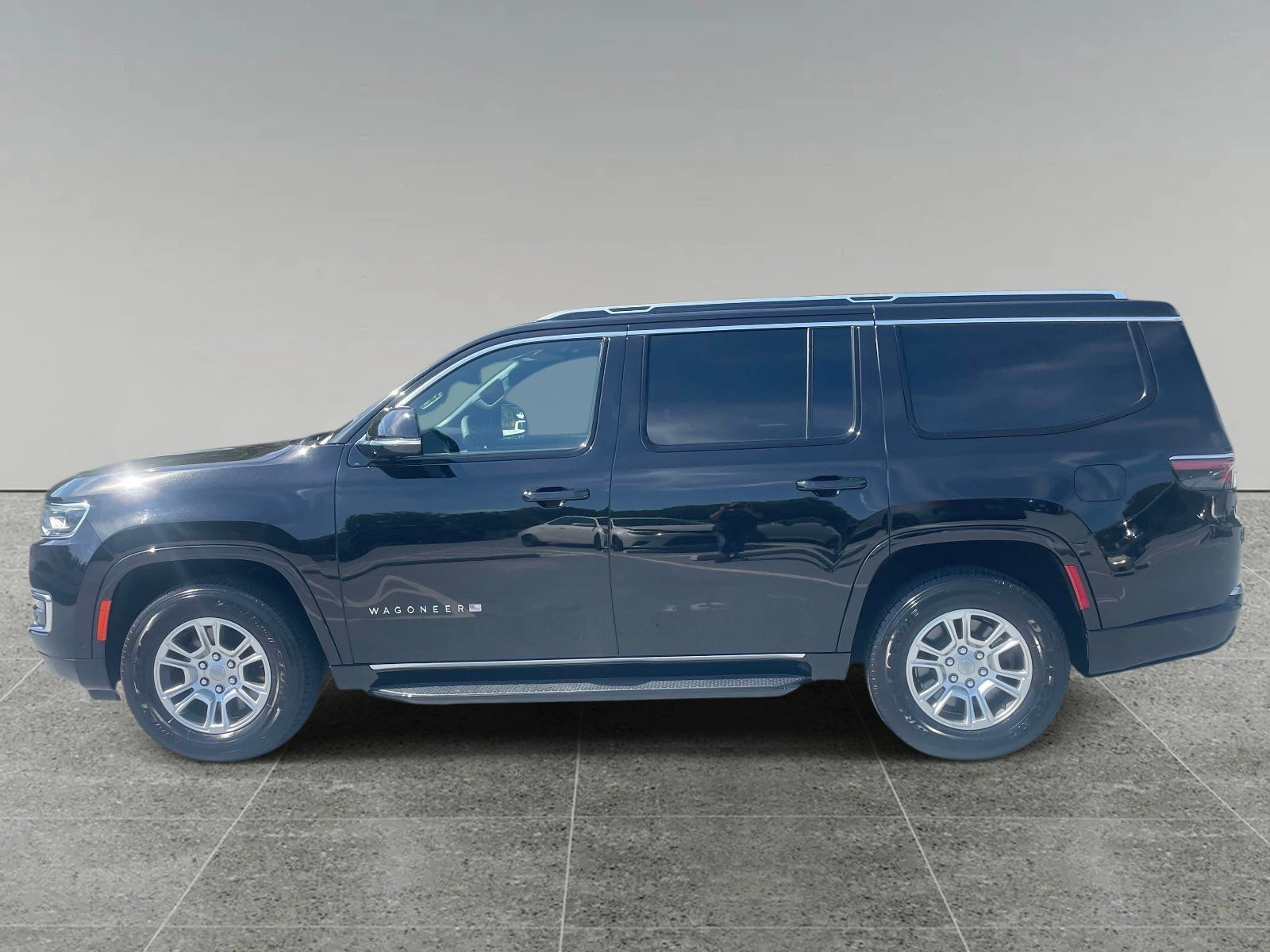 Used 2024 Jeep Wagoneer 4WD image 2